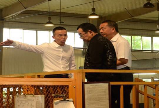 涪陵区委书记及宗申产业集团董事局主席莅临yl23455永利集团参观指导(图3) 涪陵区委书记及宗申产业集团董事局主席莅临yl23455永利集团参观指导(图3)